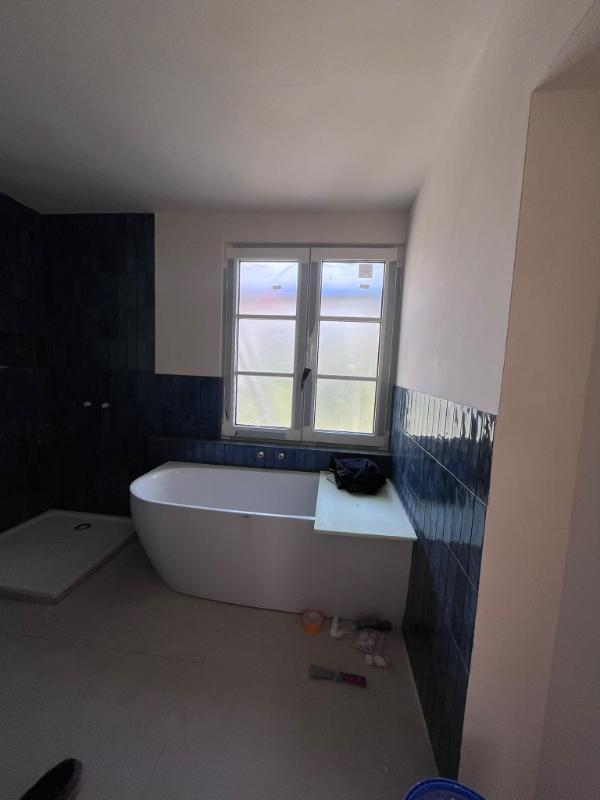 Bathroom in deep blue zellige