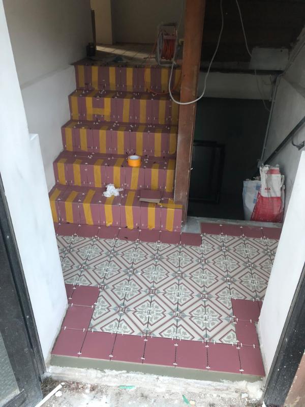 Entrance hall and staircase